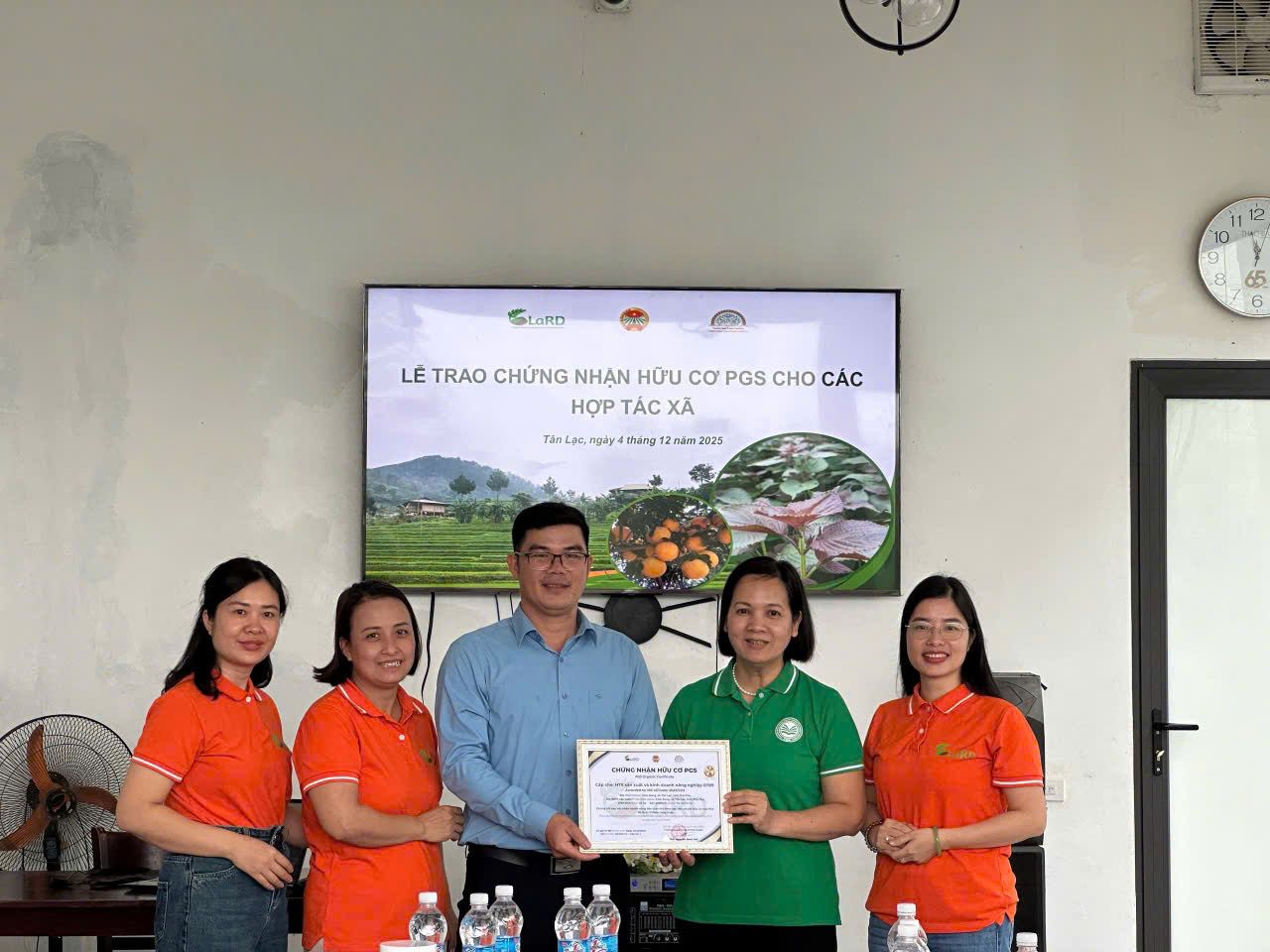 TRAO CHỨNG NHẬN HỮU CƠ PGS CHO CÁC HỢP TÁC XÃ Ở TỈNH PHÚ THỌ VÀ SƠN LA